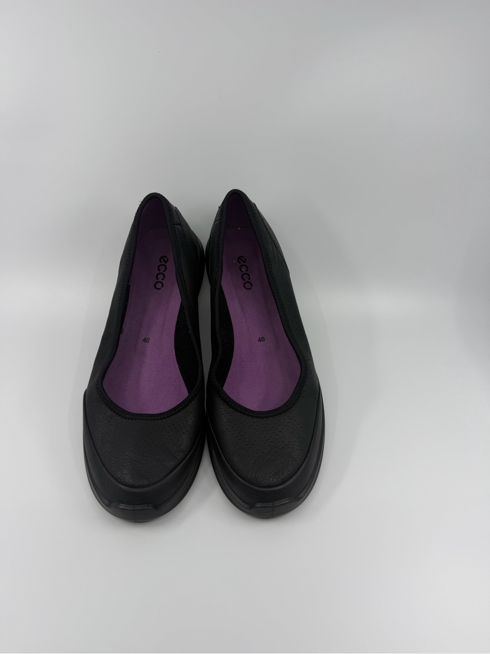 Ecco Black Leather Flats with Purple size 9 Like New